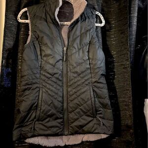 Northface Mossbud reversible fleece vest S osito furry black grey